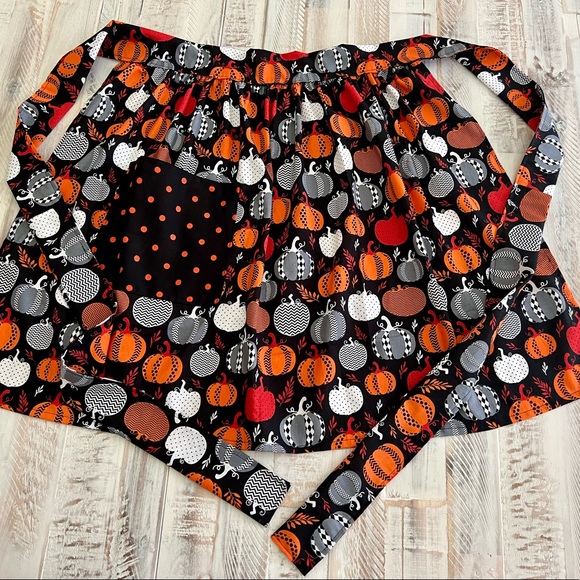 Handmade Pumpkin Apron - Picture 2 of 5
